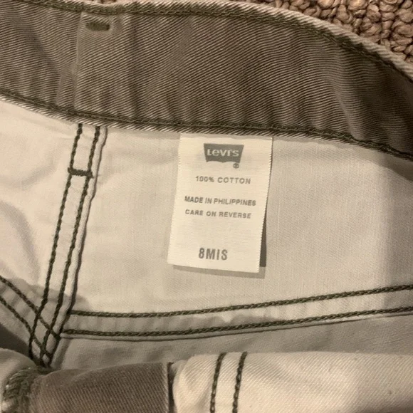 Levi’s Mom Jean Shorts - Picture 5 of 8